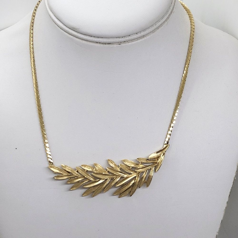 Vintage Crown Trifari Gold Tone Leaf Necklace‎